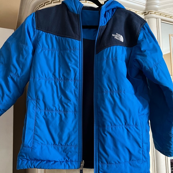 Boys North Face Jacket - Picture 5 of 9